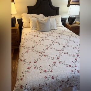 Floral Rose and cream Patterned Quilt and two shams